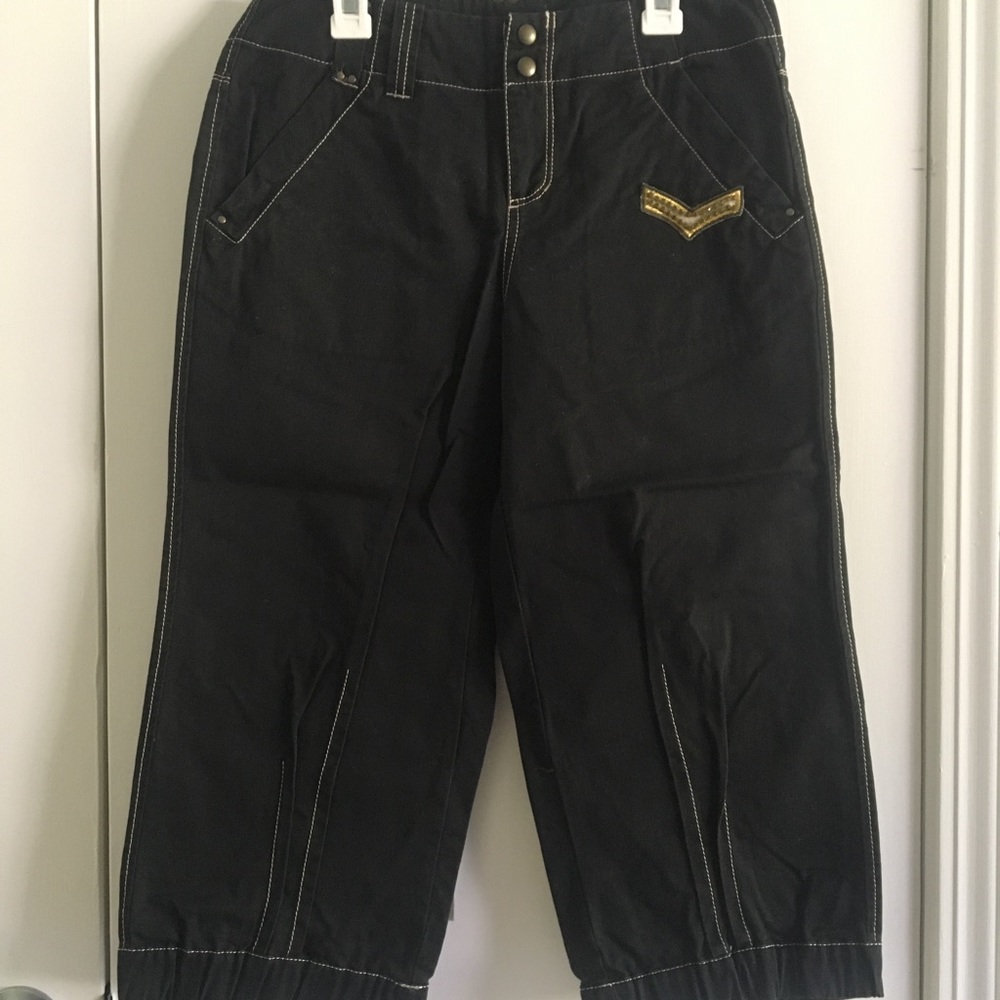 CINCHED CAPRI PANTS